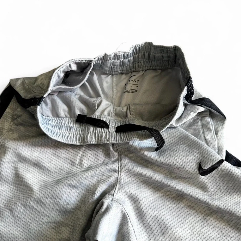 Nike Elite Boys Dri-FIT Basketball Shorts Grey Camo M